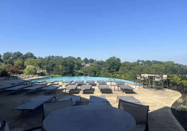2nd image of 358 Riverpointe Dr, Dayton, KY 41074