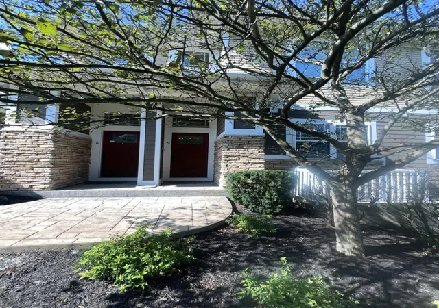 3rd image of 358 Riverpointe Dr, Dayton, KY 41074