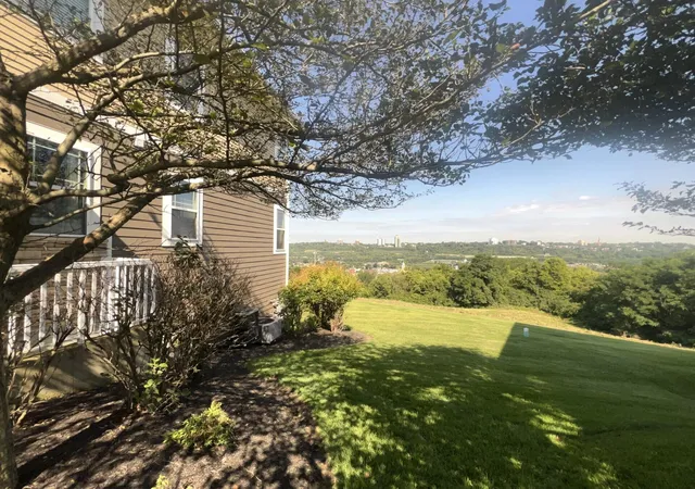 4th image of 358 Riverpointe Dr, Dayton, KY 41074