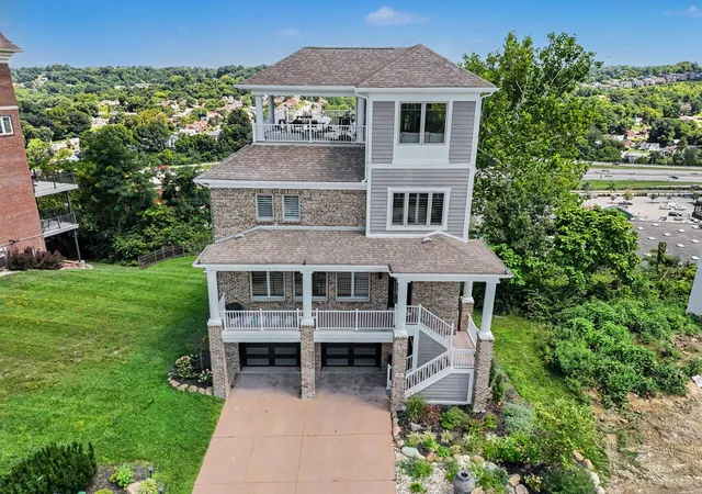 Photo 2 of Single family home for sale at 101 Watch Hl Ln, Newport, KY 41071 | MLS# 645389 | Listing updated on 2026-10-06