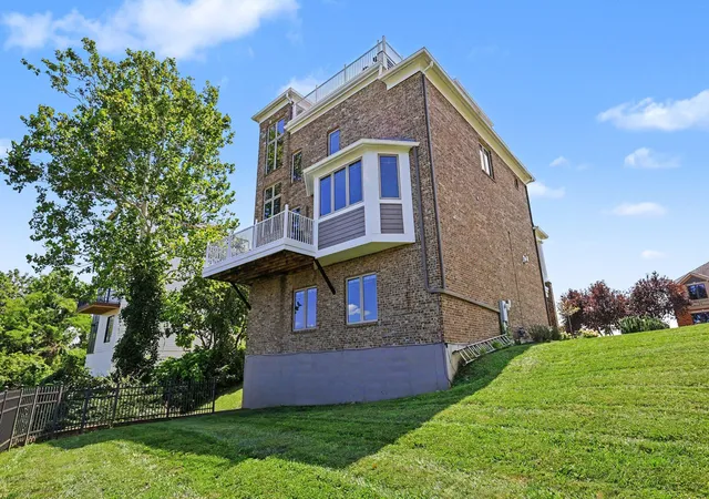 Photo 3 of Single family home for sale at 101 Watch Hl Ln, Newport, KY 41071 | MLS# 645389 | Listing updated on 2026-10-06