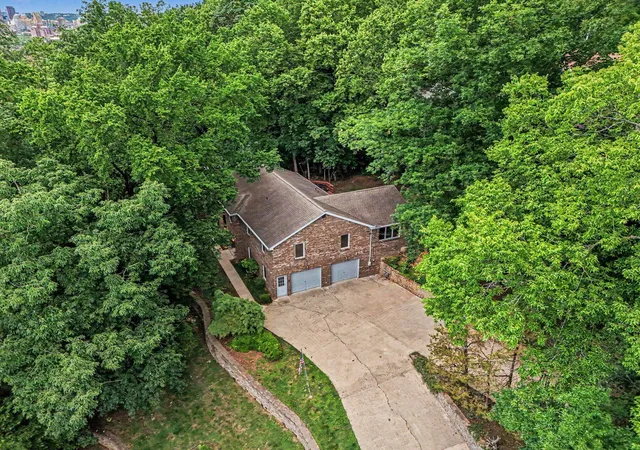 Photo 1 of Single family home for sale at 829 Lincoln Rd, Bellevue, KY 41073 | MLS# 645379 | Listing updated on 2026-09-06