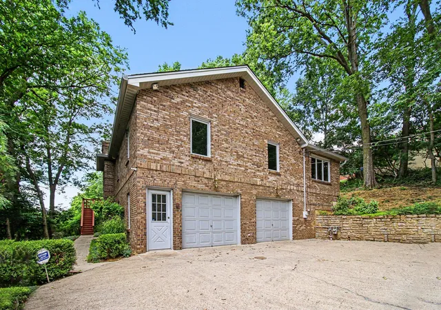 Photo 3 of Single family home for sale at 829 Lincoln Rd, Bellevue, KY 41073 | MLS# 645379 | Listing updated on 2026-10-27