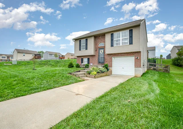 2nd image of 401 Lost Creek Dr, Walton, KY 41094 | MLS# 645429