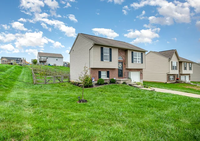 Photo 3 of Single family home for sale at 401 Lost Crk Dr, Walton, KY 41094 | MLS# 645429 | Listing updated on 2026-08-10
