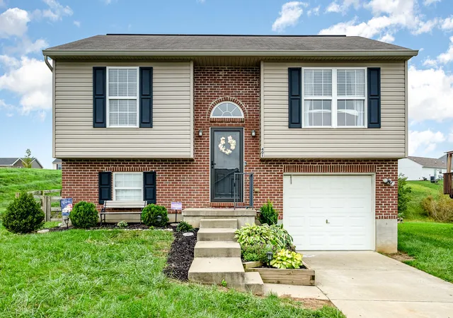 Photo 3 of Single family home for sale at 401 Lost Crk Dr, Walton, KY 41094 | MLS# 645429 | Listing updated on 2026-08-10