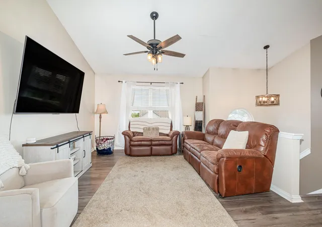 Photo 4 of Single family home for sale at 401 Lost Crk Dr, Walton, KY 41094 | MLS# 645429 | Listing updated on 2026-08-10