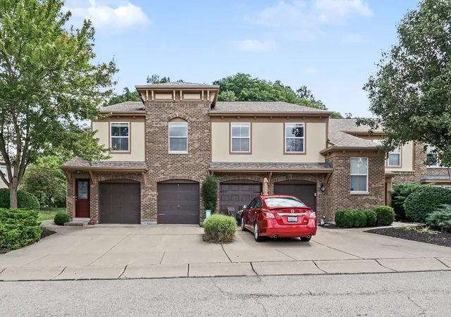 Listing Photo 2 - Condo for sale in building located at 2244 Rolling Hls Dr, Ft Mitchell, KY 41017 - Unit #