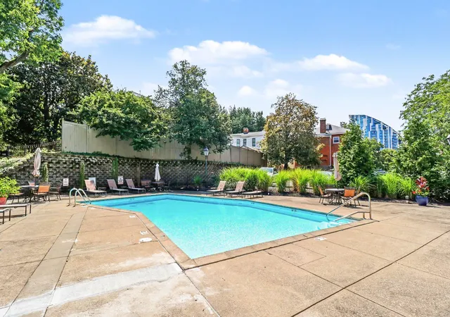 2nd image of 323 E 2nd St, Covington, KY 41011