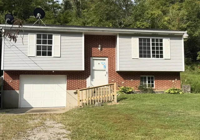 Photo 2 of Single family home for sale at 10322 Persimmon Grv Pike, Alexandria, KY 41001 | MLS# 645660 | Listing updated on 2026-09-15
