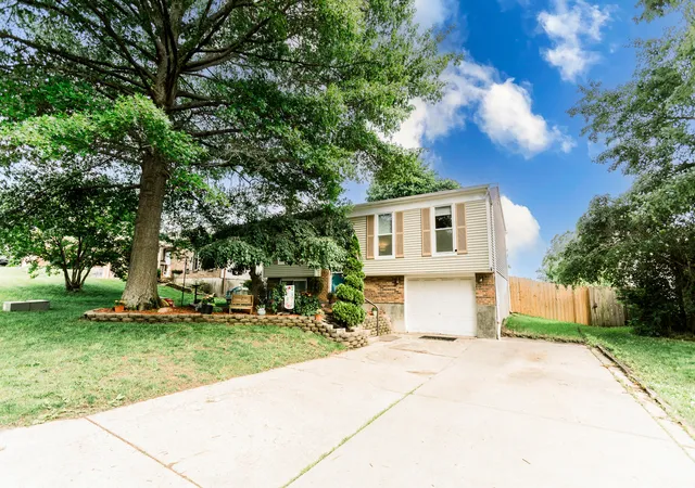 1st image of 1517 Woodside Dr, Florence, KY 41042 | MLS# 645607