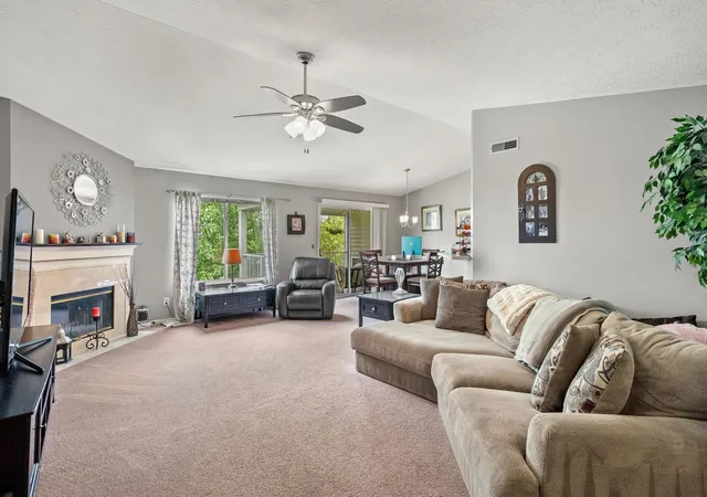 2nd image of 301 Spyglass Ct #302, Wilder, KY 41076 | MLS# 645585