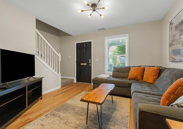 3rd image of 230 W 8Th St, Newport, KY 41071 | MLS# 645633