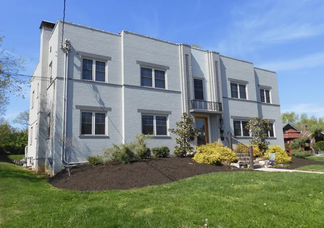 Listing Photo 3 - Condo for sale in building located at 215 S Fort Thomas Ave, Fort Thomas, KY 41075