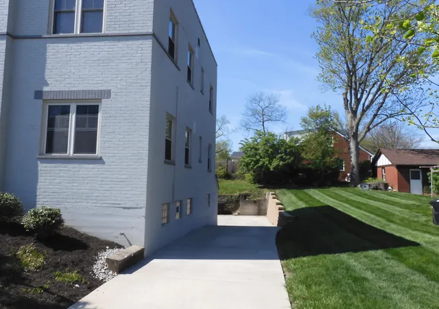 Listing Photo 4 - Condo for sale in building located at 215 S Fort Thomas Ave, Fort Thomas, KY 41075