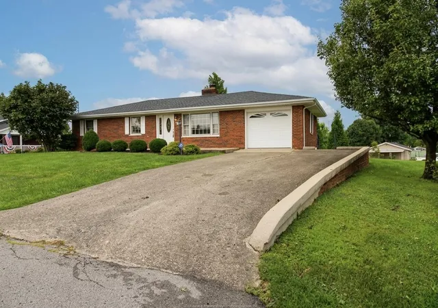 Photo 2 of Single family home for sale at 1 Tracy Ln, Williamstown, KY 41097 | MLS# 645637 | Listing updated on 2026-08-25