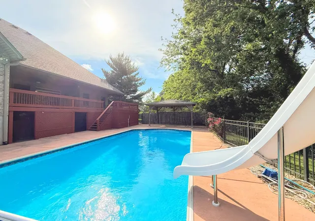 Photo 2 of Sale Pending at 117 Regency Ct, Williamstown, KY 41097 | MLS# 645669 | Listing updated on 2026-09-07