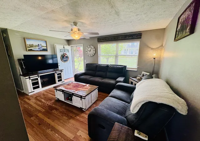 Photo 3 of Sale Pending at 330 Cemetary Rd, Glencoe, KY 41046 | MLS# 645674 | Listing updated on 2026-09-11