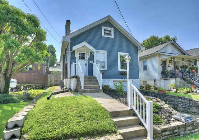 Photo 2 of Single family home for sale at 715 Elm St, Ludlow, KY 41016 | MLS# 645749 | Listing updated on 2026-08-26