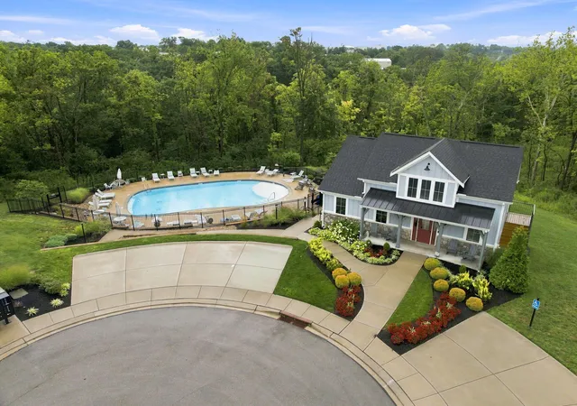 Listing Photo 2 - Condo for sale in building located at 588 Foxhill Dr, Ft Mitchell, KY 41017 - Unit #