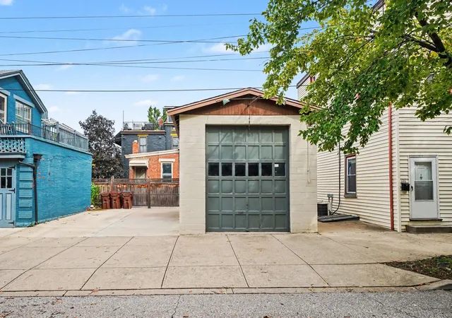 Listing Photo 2 - Condo for sale in building located at 646 Monroe St, Newport, KY 41071 - Unit #