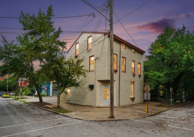 Listing Photo 3 - Condo for sale in building located at 646 Monroe St, Newport, KY 41071