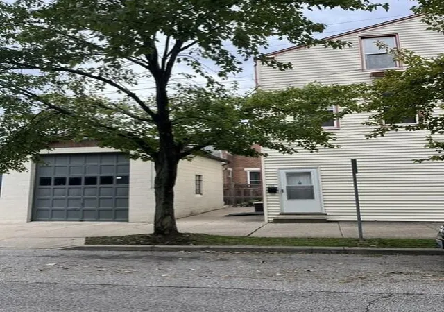 Listing Photo 4 - Condo for sale in building located at 646 Monroe St, Newport, KY 41071