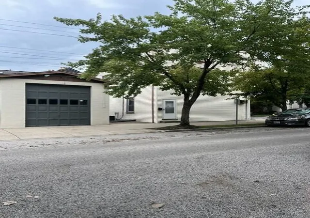 Listing Photo 5 - Condo for sale in building located at 646 Monroe St, Newport, KY 41071