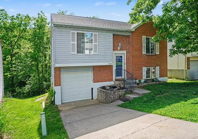 Photo 3 of Single family home for sale at 4044 Woodchase Dr, Erlanger, KY 41018 | MLS# 645829 | Listing updated on 2026-10-08