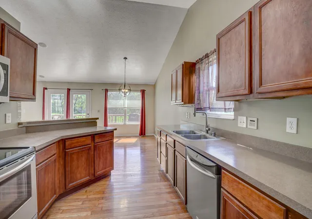 Photo 4 of Single family home for sale at 9370 Lago Mar Ct, Florence, KY 41042 | MLS# 645843 | Listing updated on 2026-10-23