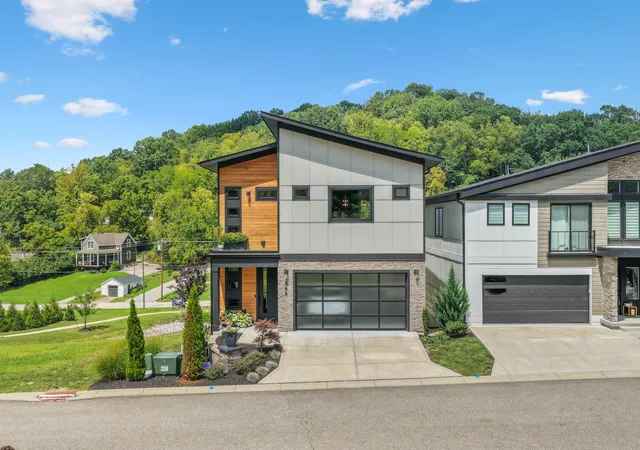 Photo 2 of Single family home for sale at 864 Belle Ridge Loop, Bellevue, KY 41073 | MLS# 645980 | Listing updated on 2026-08-31