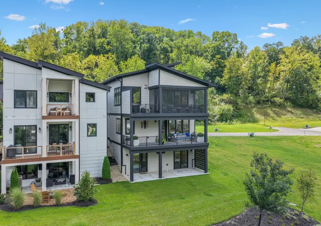 Photo 3 of Sale Pending at 864 Belle Ridge Loop, Bellevue, KY 41073 | MLS# 645980 | Listing updated on 2026-09-21