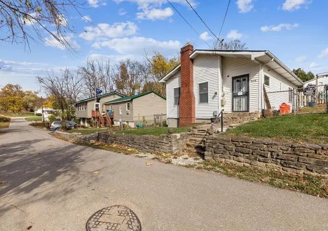 1st image of 6118 Grove Rd, Covington, KY 41015 | MLS# 645901