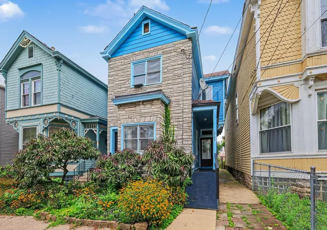 1st image of 1720 Greenup St, Covington, KY 41011 | MLS# 645877