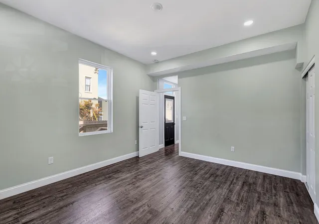 Photo 3 of Single family home for sale at 1302 Russell St, Covington, KY 41011 | MLS# 645881 | Listing updated on 2026-09-03