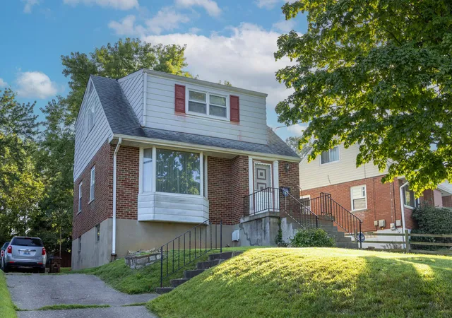 Photo 1 of Single family home for sale at 1 N Sherry Ln, Bellevue, KY 41073 | MLS# 646124 | Listing updated on 2026-09-09
