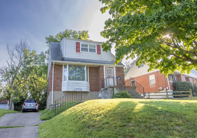 Photo 2 of Single family home for sale at 1 N Sherry Ln, Bellevue, KY 41073 | MLS# 646124 | Listing updated on 2026-09-09