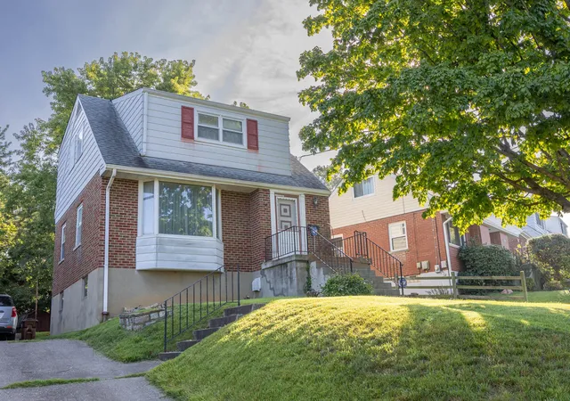 Photo 3 of Sale Pending at 1 N Sherry Ln, Bellevue, KY 41073 | MLS# 646124 | Listing updated on 2026-10-16