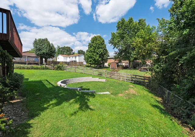 Photo 2 of Sale Pending at 9 Squire Ct, Highland Heights, KY 41076 | MLS# 646055 | Listing updated on 2026-09-03