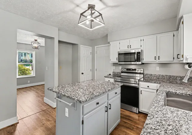 Photo 4 of Sale Pending at 9948 Cobblestone Blvd, Independence, KY 41051 | MLS# 646061 | Listing updated on 2026-09-02