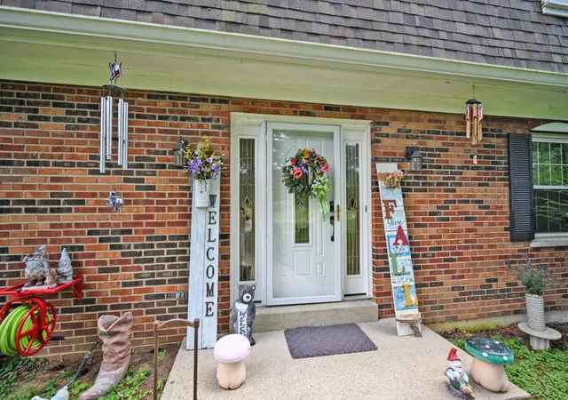 Photo 3 of Single family home for sale at 729 Mount Zion Rd, Florence, KY 41042 | MLS# 645997 | Listing updated on 2026-09-06