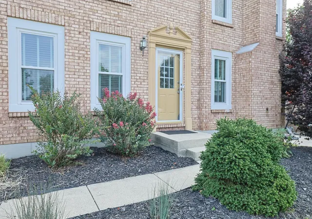 Photo 2 of Single family home for sale at 6812 Upland Ct, Florence, KY 41042 | MLS# 646002 | Listing updated on 2026-09-08