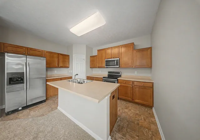 Photo 4 of Sale Pending at 4009 Baywood Cir, Erlanger, KY 41018 | MLS# 646003 | Listing updated on 2026-09-18