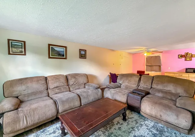 Photo 3 of Sale Pending at 115 Vista View Cir, Covington, KY 41017 | MLS# 646194 | Listing updated on 2026-09-21