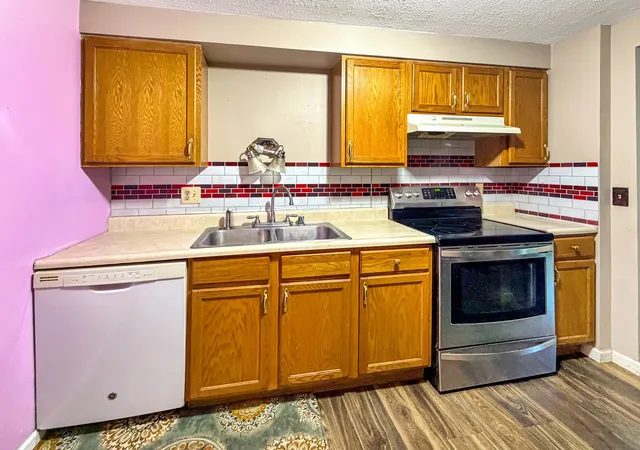 Photo 3 of Sale Pending at 115 Vista View Cir, Covington, KY 41017 | MLS# 646194 | Listing updated on 2026-09-21