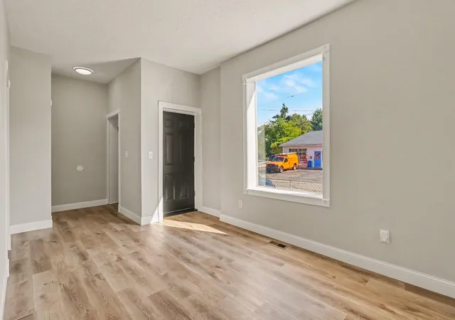Photo 4 of Single family home for sale at 1 Pike St, Covington, KY 41016 | MLS# 646137 | Listing updated on 2026-08-28