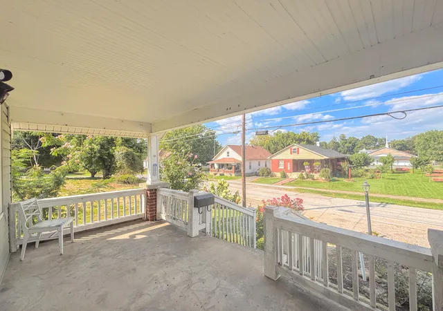 Photo 3 of Single family home for sale at 305 E 4Th St, Falmouth, KY 41040 | MLS# 646108 | Listing updated on 2026-08-27