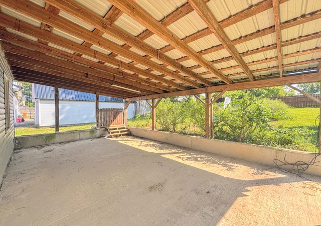 Photo 4 of Single family home for sale at 305 E 4Th St, Falmouth, KY 41040 | MLS# 646108 | Listing updated on 2026-08-27