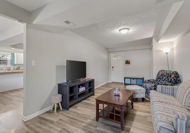 Photo 3 of Sale Pending at 264 Shaw Ave, Erlanger, KY 41018 | MLS# 646039 | Listing updated on 2026-08-28