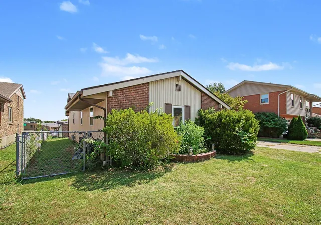 Photo 3 of Sale Pending at 205 Merravay Dr, Florence, KY 41042 | MLS# 646101 | Listing updated on 2026-08-31